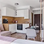 アパート Golden Hour Apartments- Grunwaldzka 38 シフィノウイシチェ